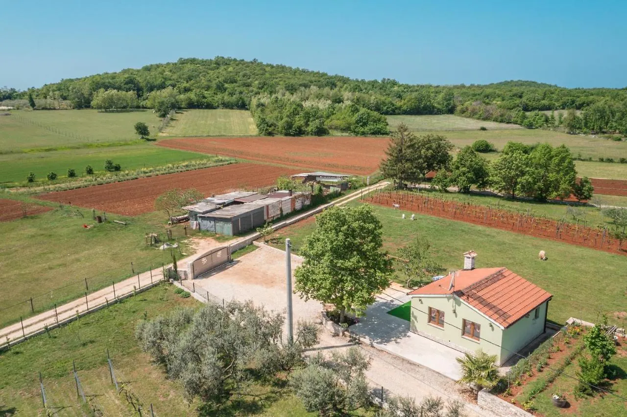 Relaxing Farm House Near Porec Apartment 0*,