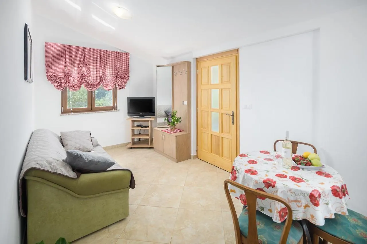 Relaxing Farm House Near Porec Apartment