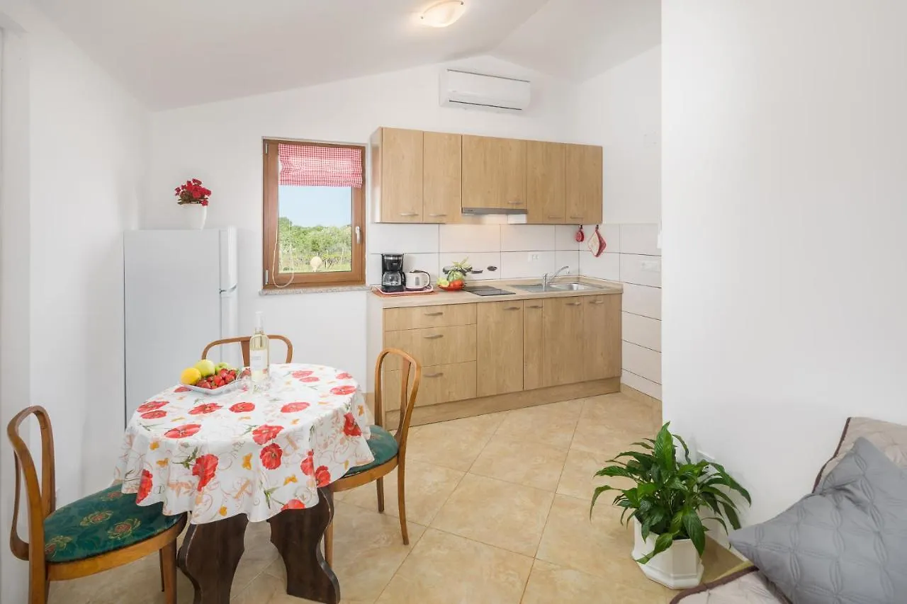 Relaxing Farm House Near Porec Apartment 0*,