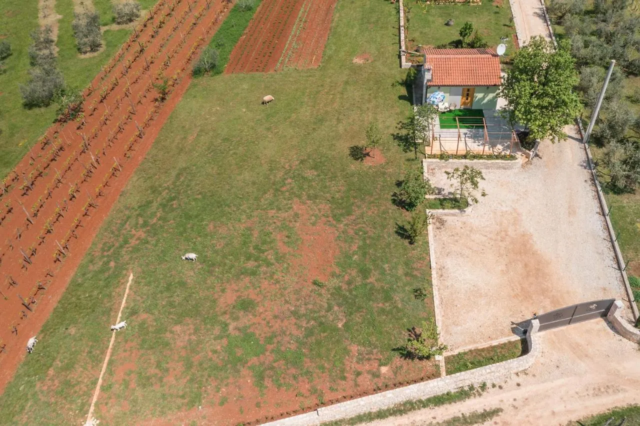 Relaxing Farm House Near Porec Apartment