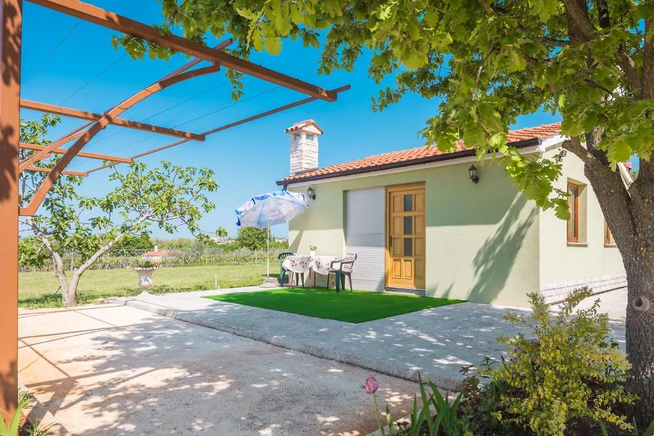 Relaxing Farm House Near Porec Apartment